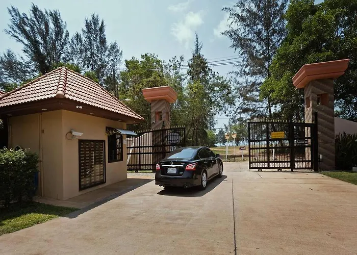 Family-Friendly House, A Few Steps From The Pool And Close To The Ocean.