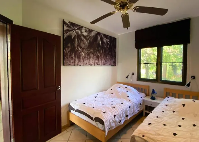 Family-Friendly House, A Few Steps From The Pool And Close To The Ocean.