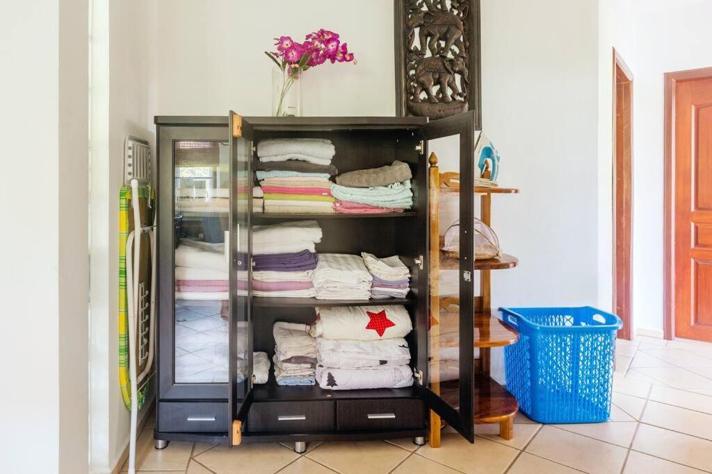 Rumah percutian Family-friendly House, A Few Steps From The Pool And Close To The Ocean.